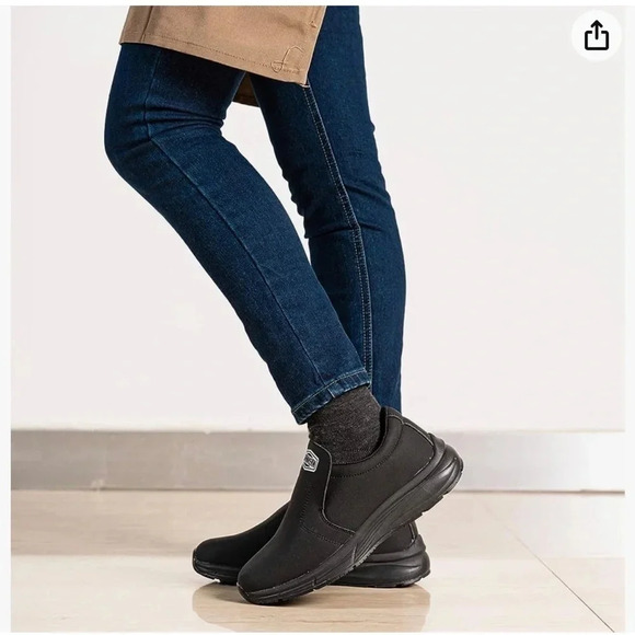 LARNMERN Non Slip Food Service Work Sneakers Waterproof Size Men 9 - Women 11 - Picture 2 of 12